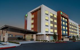 Holiday Inn Express&Suites - Las Vegas - E Tropicana by IHG